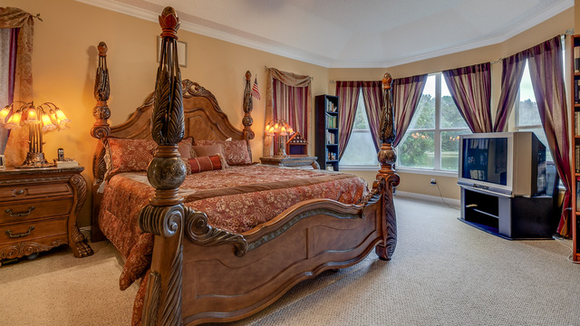 Picturesque Lake Views!