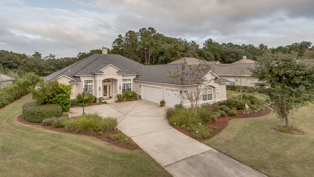 Picturesque Lake Views!