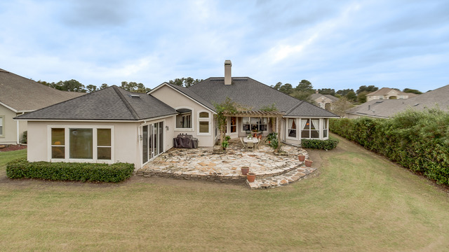 Picturesque Lake Views!